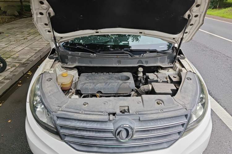 Used Dongfeng Fengon 580 2016 1.8L Manual Comfort Model Engine Bay