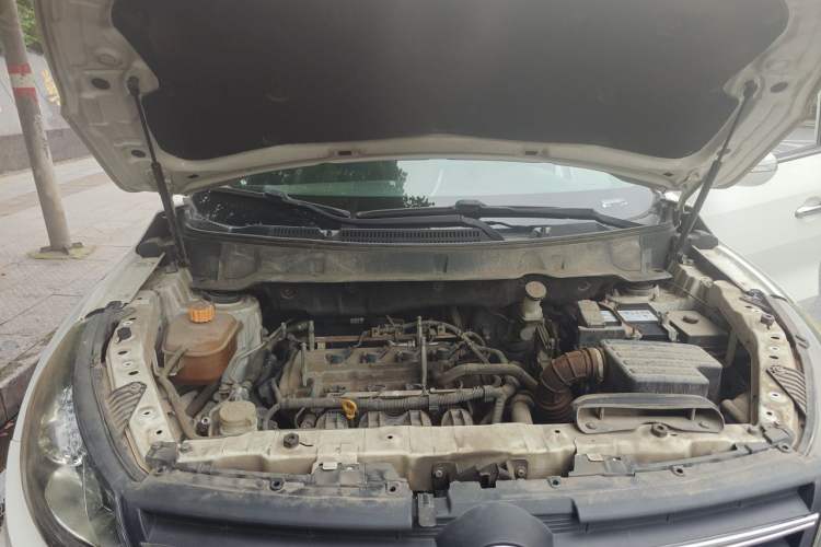 Used Dongfeng Fengon 580 2016 1.8L Manual Comfort Model Engine Bay