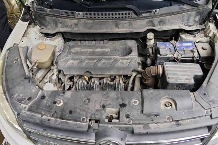 Used Dongfeng Fengon 580 2016 1.8L Manual Comfort Model Engine Bay
