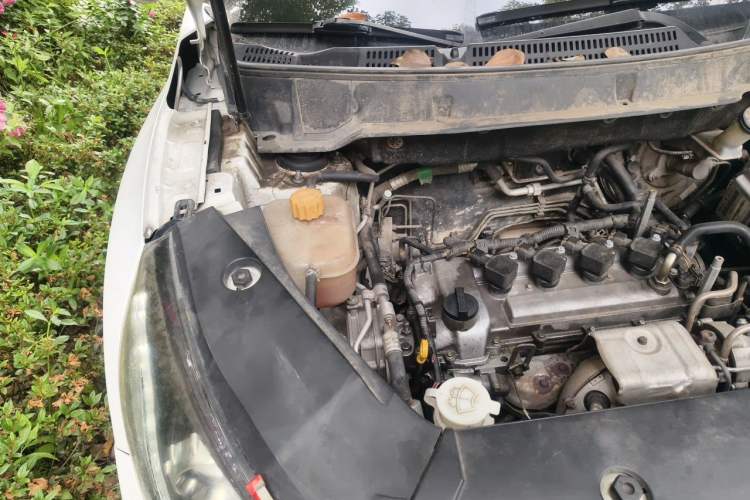 Used Dongfeng Fengon 580 2016 1.5T Manual Luxury Edition Engine Bay Right