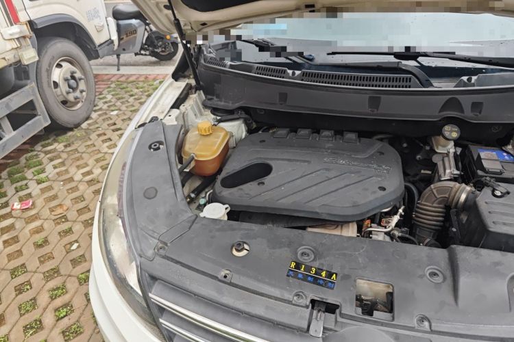 Used Dongfeng Fengon 580 2016 1.5T Manual Luxury Edition Engine Bay Right