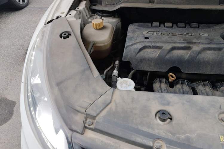Used Dongfeng Fengon 580 2016 1.8L Manual Comfort Model Engine Bay Right