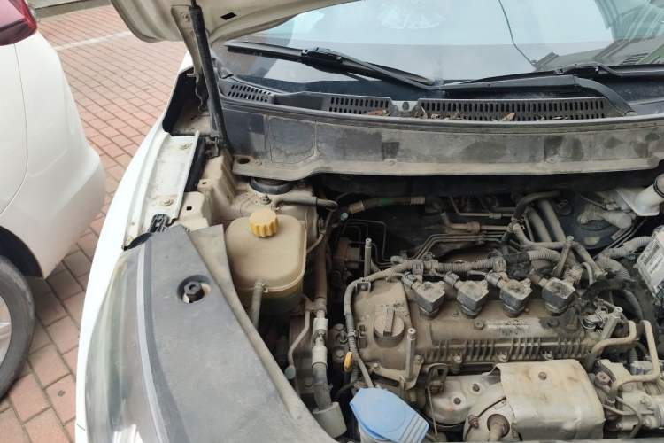 Used Dongfeng Fengon 580 2016 1.5T Manual Luxury Edition Engine Bay Right
