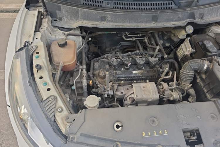 Used Dongfeng Fengon 580 2016 1.5T Manual Luxury Edition Engine Bay Right