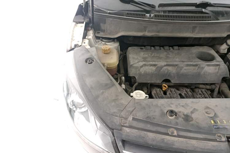 Used Dongfeng Fengon 580 2016 1.8L Manual Comfort Model Engine Bay Right