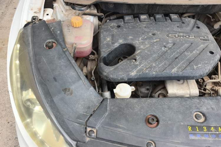Used Dongfeng Fengon 580 2016 1.5T Manual Luxury Edition Engine Bay Right