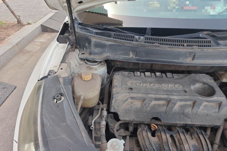 Used Dongfeng Fengon 580 2016 1.8L Manual Comfort Model Engine Bay Right