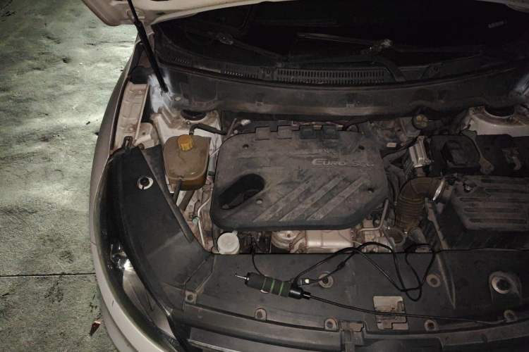 Used Dongfeng Fengon 580 2016 1.5T Manual Luxury Edition Engine Bay Right
