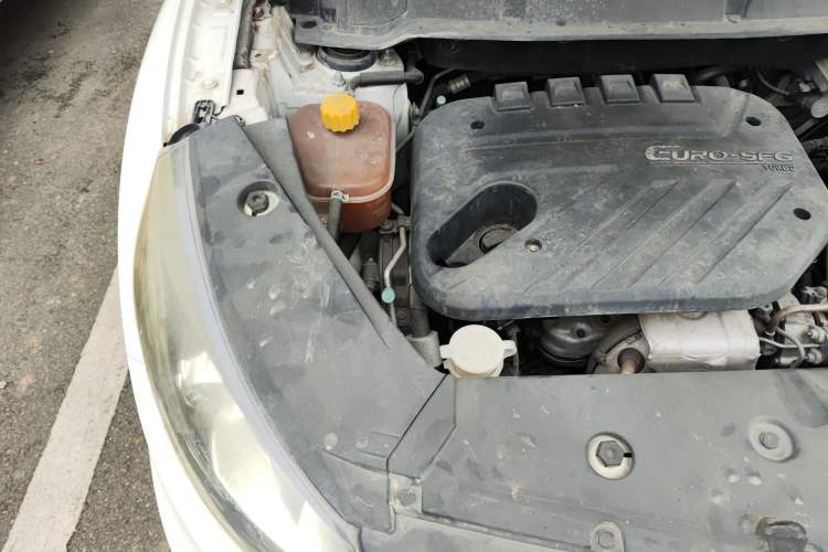 Used Dongfeng Fengon 580 2016 1.5T Manual Luxury Edition Engine Bay Right