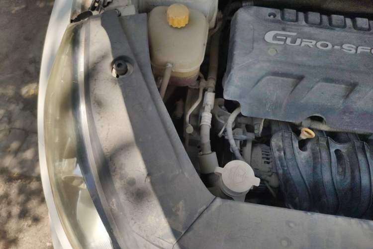 Used Dongfeng Fengon 580 2016 1.8L Manual Comfort Model Engine Bay Right