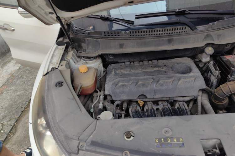 Used Dongfeng Fengon 580 2016 1.8L Manual Comfort Model Engine Bay Right
