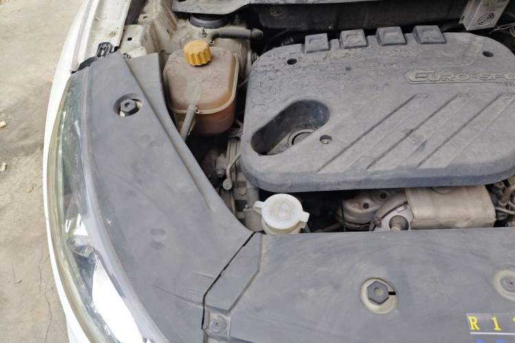 Used Dongfeng Fengon 580 2016 1.5T Manual Luxury Edition Engine Bay Right