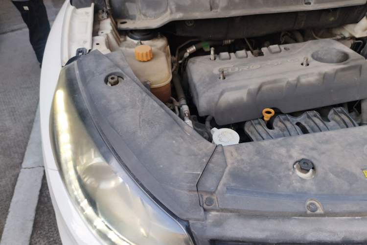 Used Dongfeng Fengon 580 2016 1.8L Manual Comfort Model Engine Bay Right