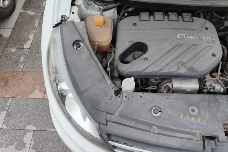 Used Dongfeng Fengon 580 2016 1.5T Manual Luxury Edition Engine Bay Right