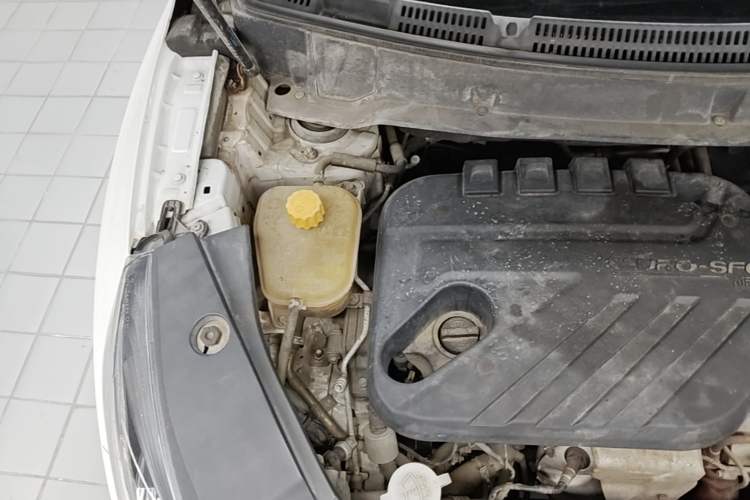 Used Dongfeng Fengon 580 2016 1.5T Manual Luxury Edition Engine Bay Right