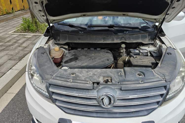 Used Dongfeng Fengon 580 2016 1.5T Manual Luxury Edition Engine Bay Right