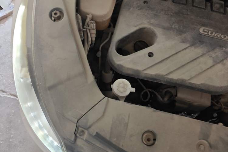 Used Dongfeng Fengon 580 2016 1.5T Manual Luxury Edition Engine Bay Right