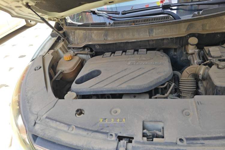 Used Dongfeng Fengon 580 2016 1.5T Manual Luxury Edition Engine Bay Right