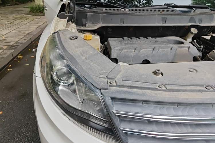 Used Dongfeng Fengon 580 2016 1.8L Manual Comfort Model Engine Bay Right