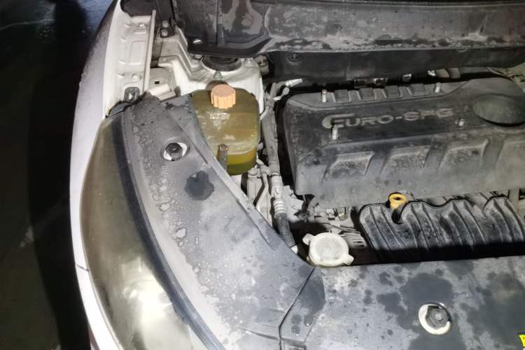 Used Dongfeng Fengon 580 2016 1.8L Manual Comfort Model Engine Bay Right