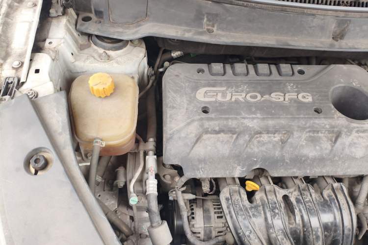 Used Dongfeng Fengon 580 2016 1.8L Manual Comfort Model Engine Bay Right