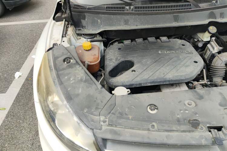 Used Dongfeng Fengon 580 2016 1.5T Manual Luxury Edition Engine Bay Right