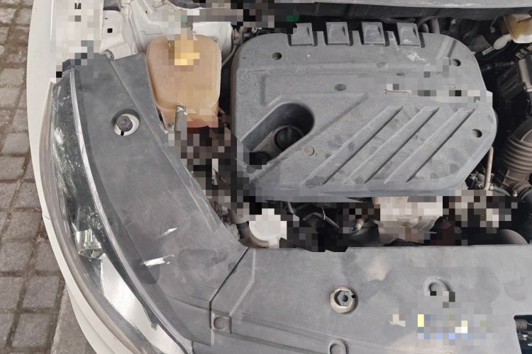 Used Dongfeng Fengon 580 2016 1.5T Manual Luxury Edition Engine Bay Right