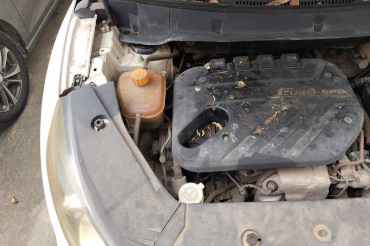 Used Dongfeng Fengon 580 2016 Revised Version 1.5T CVT Luxury Edition Engine Bay Right