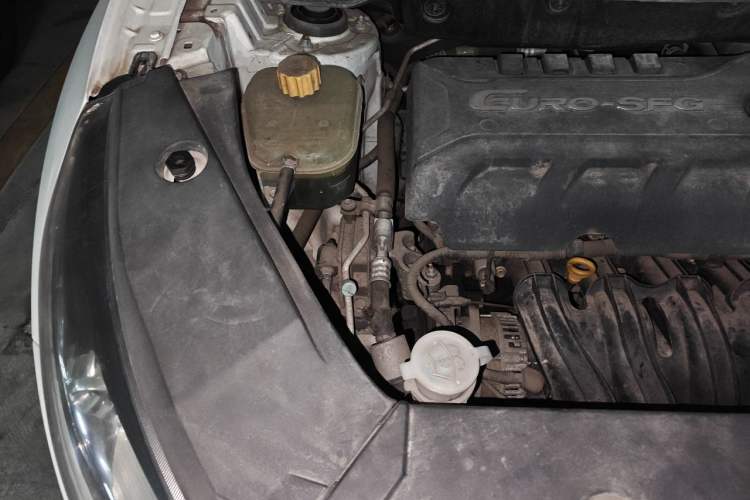 Used Dongfeng Fengon 580 2016 1.8L Manual Comfort Model Engine Bay Right