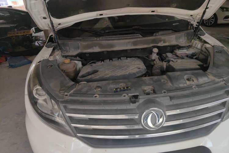 Used Dongfeng Fengon 580 2016 1.5T Manual Comfort Model Engine Bay Right