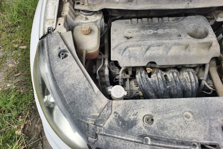 Used Dongfeng Fengon 580 2016 1.8L Manual Comfort Model Engine Bay Right