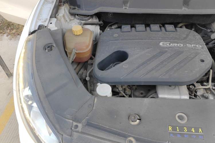 Used Dongfeng Fengon 580 2016 1.5T Manual Luxury Edition Engine Bay Right