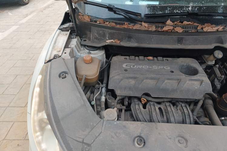 Used Dongfeng Fengon 580 2016 1.8L Manual Comfort Model Engine Bay Right