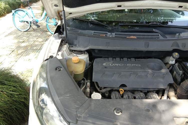 Used Dongfeng Fengon 580 2016 1.8L Manual Comfort Model Engine Bay Right