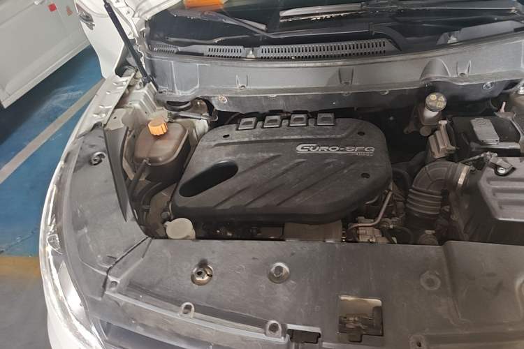 Used Dongfeng Fengon 580 2016 1.5T Manual Luxury Edition Engine Bay Right