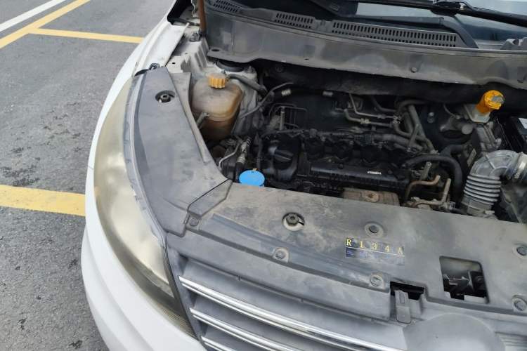 Used Dongfeng Fengon 580 2016 Revised Version 1.5T CVT Comfort Edition Engine Bay Right