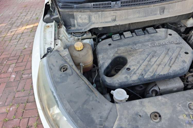 Used Dongfeng Fengon 580 2016 1.5T Manual Luxury Edition Engine Bay Right