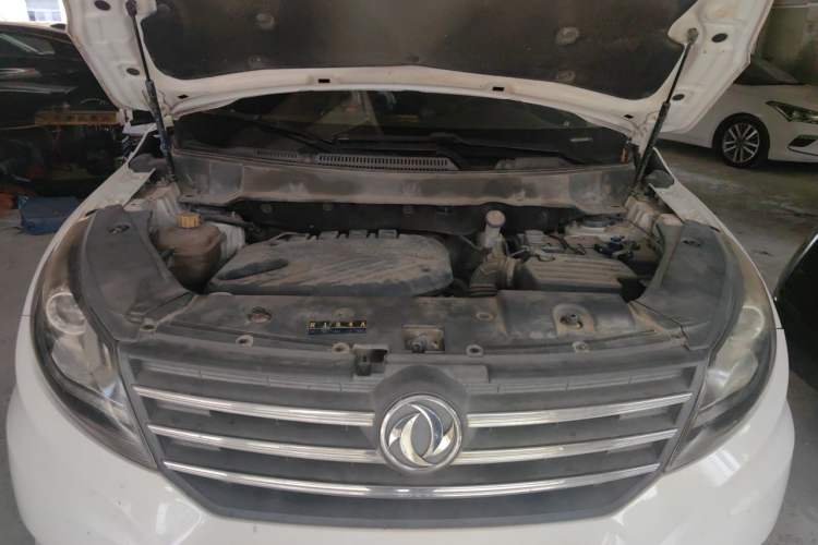Used Dongfeng Fengon 580 2016 1.5T Manual Comfort Model Engine Bay
