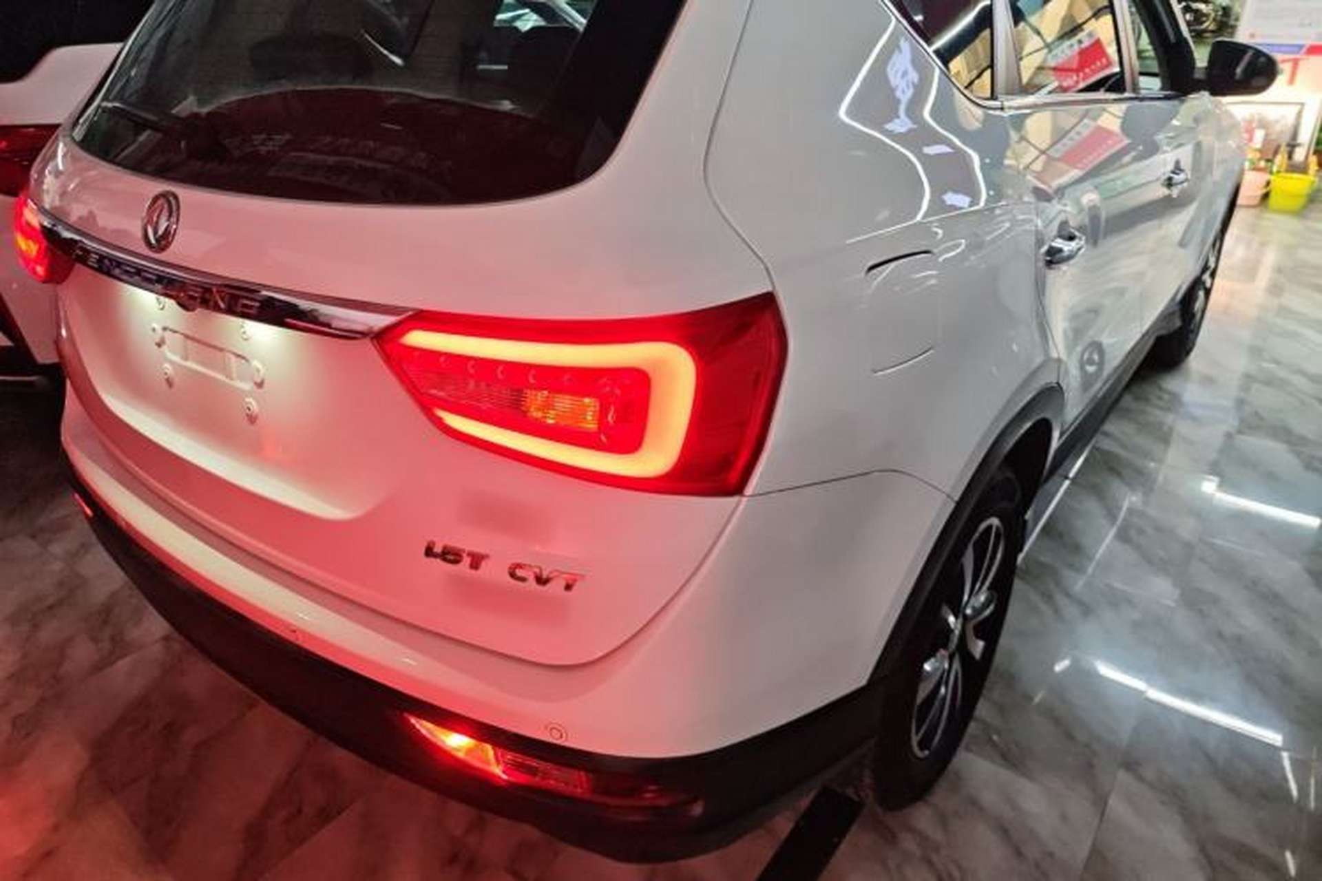 Used Dongfeng Fengon 580 2016 Revised Version 1.5T CVT Luxury Edition Exterior 3