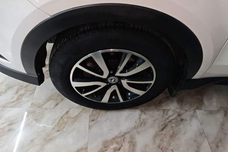 Used Dongfeng Fengon 580 2016 Revised Version 1.5T CVT Luxury Edition Exterior 4