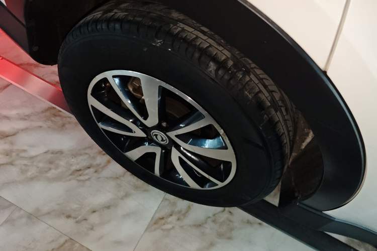 Used Dongfeng Fengon 580 2016 Revised Version 1.5T CVT Luxury Edition Exterior 5