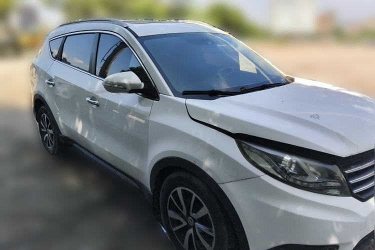 Used Dongfeng Fengon 580 2016 1.5T Manual Luxury Edition Front Right 45 Deg
