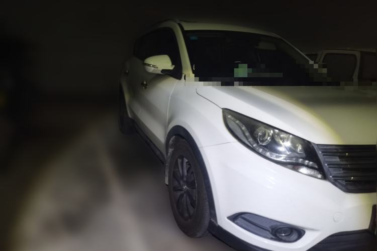 Used Dongfeng Fengon 580 2016 1.5T Manual Luxury Edition Front Right 45 Deg