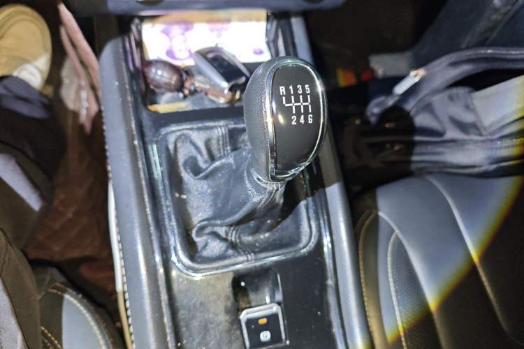 Used Dongfeng Fengon 580 2016 1.5T Manual Luxury Edition Gear Lever