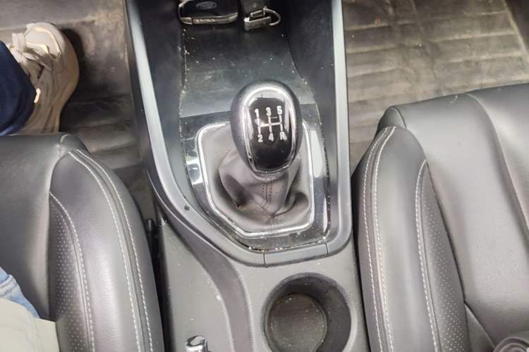 Used Dongfeng Fengon 580 2016 1.8L Manual Comfort Model Gear Lever