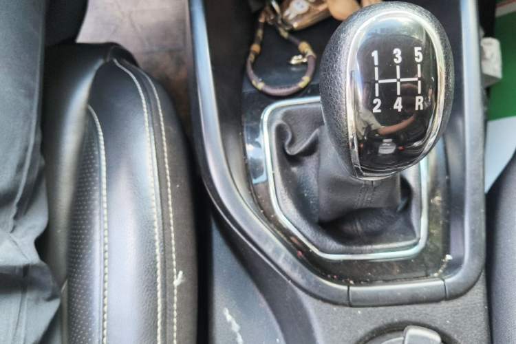 Used Dongfeng Fengon 580 2016 1.8L Manual Comfort Model Gear Lever