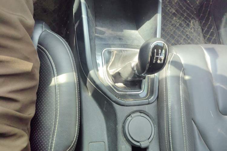Used Dongfeng Fengon 580 2016 1.8L Manual Comfort Model Gear Lever