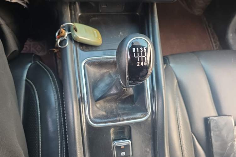 Used Dongfeng Fengon 580 2016 1.5T Manual Luxury Edition Gear Lever