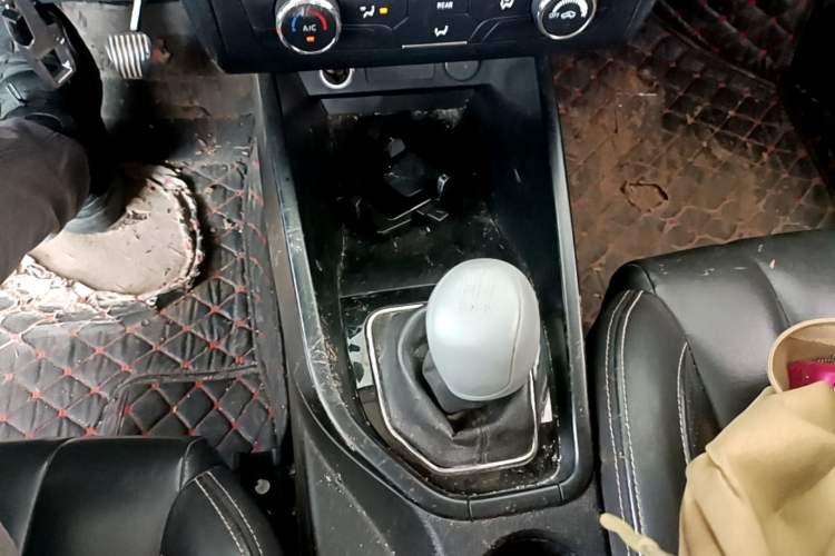Used Dongfeng Fengon 580 2016 1.8L Manual Comfort Model Gear Lever