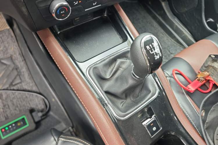 Used Dongfeng Fengon 580 2016 1.5T Manual Luxury Edition Gear Lever